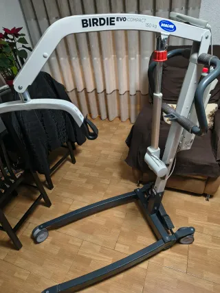 Grúa personas nueva con arnés.