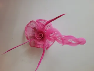 Tocado y broche flor precio por unidad.