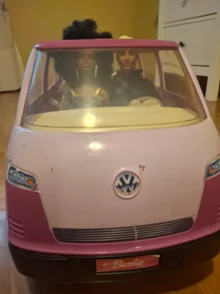 Coche 6 plazas + 2 Barbies + Ken