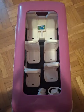 Coche 6 plazas + 2 Barbies + Ken