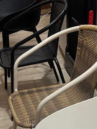 DOS SILLAS de mimbre y metal