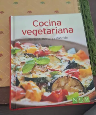Lote de 4 libros de cocina vegetariana, sopas,thai