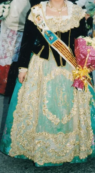 Traje de Valenciana Negro y Dorado