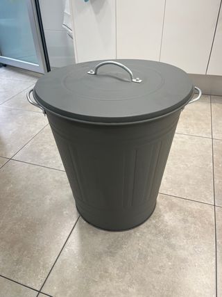 Cubo basura metálico gris