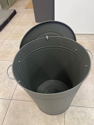 Cubo basura metálico gris