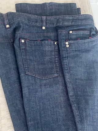 Pantalón vaquero Roberto Verino pespuntes rojos