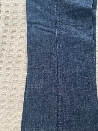 Pantalón vaquero Roberto Verino pespuntes rojos