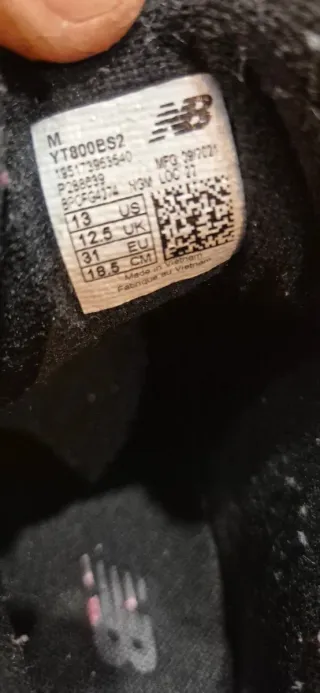 Botas niño New Balance negras y rojas