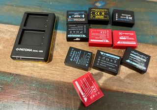 Cargador Dual USB y 10 Baterías Fuji