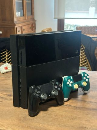 PS4 + 2 Controller (Nero e Verde)