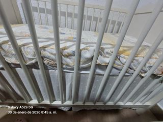 Cuna de bebé blanca