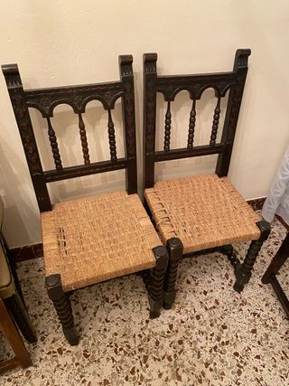 Pareja de sillas renacentistas madera