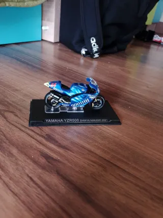 Moto Yamaha Deportiva Azul