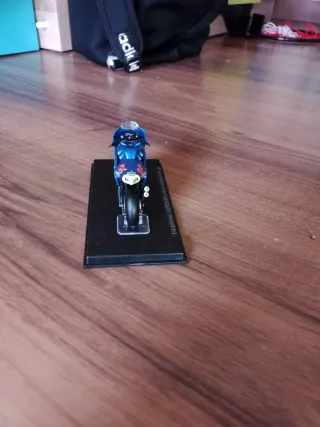 Moto Yamaha Deportiva Azul