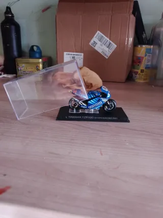 Moto Yamaha Deportiva Azul