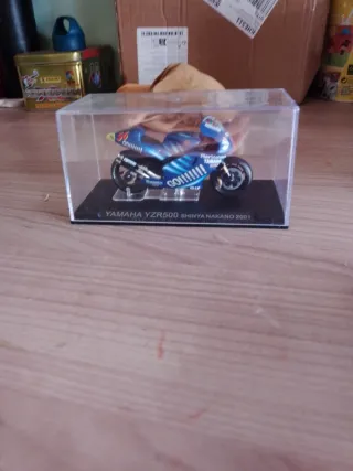 Moto Yamaha Deportiva Azul