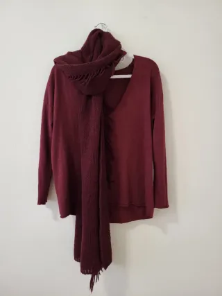 Jersey granate con bufanda