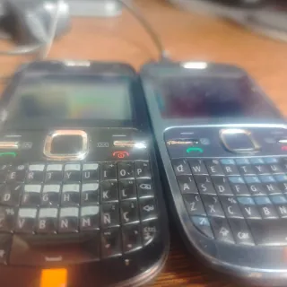 2 Móviles Nokia C3 Vintage + Batería y Cargador +