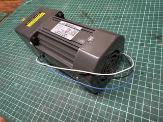 Motor Asíncrono Trifásico con Reductor 1:8