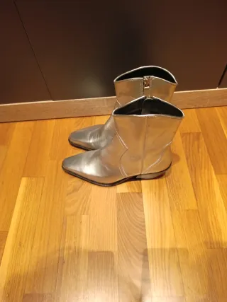 Botín cowboy plateado Zara