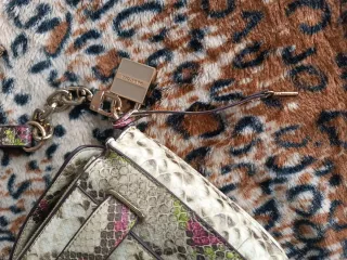 Bolso bandolera Parfois estampado serpiente