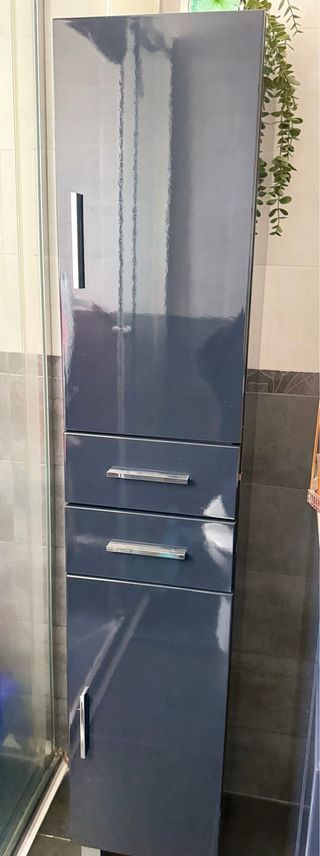 Mueble de baño azul lacado