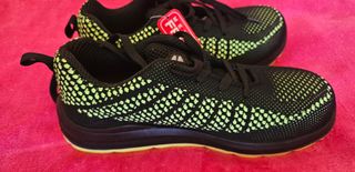 Scarpe antinfortunistiche nuove