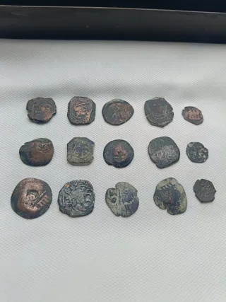 15 Monedas (12 Resellos/Maravedís + 3 blancas )