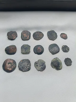 15 Monedas (12 Resellos/Maravedís + 3 blancas )