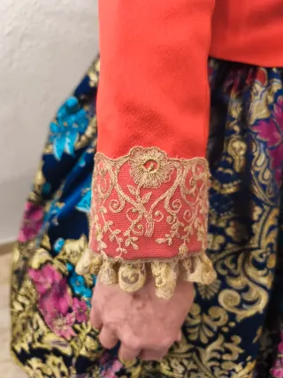 Traje de Fallera Azul y Dorado.