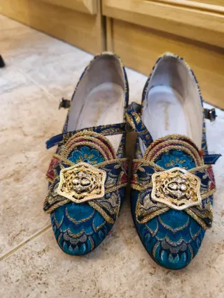 Traje de Fallera Azul y Dorado.