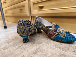 Traje de Fallera Azul y Dorado.