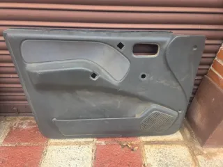 Paneles Puertas Delanteras Nissan Terrano