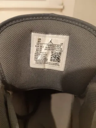 Zapatillas Jordan niño grises y blancas