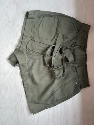 Pantalón corto ligero verde