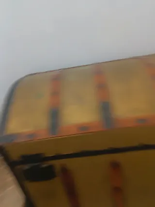 Baúl vintage madera y metal