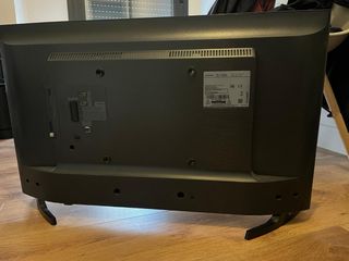 Televisión Samsung Negra 32 pulgadas.