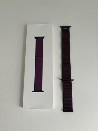 Correa Apple Watch 45mm Original. Color Berenjena.