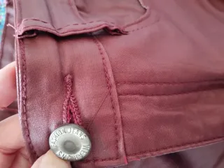 Suéter rosa y bufanda multicolor