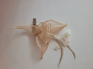 2 Tocados Mini Beige y Rosa venta por separado