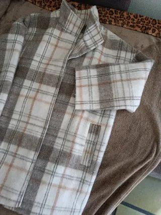 Cappotto corto donna a quadri beige