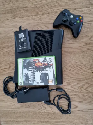 Xbox 360 Negra + Mando y Juego