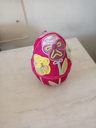 Uovo decorato in velluto