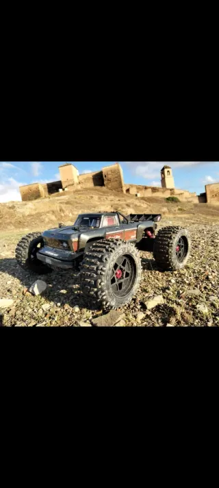 Vendo o cambio Coche RC Arrma Outcast 4S 2025