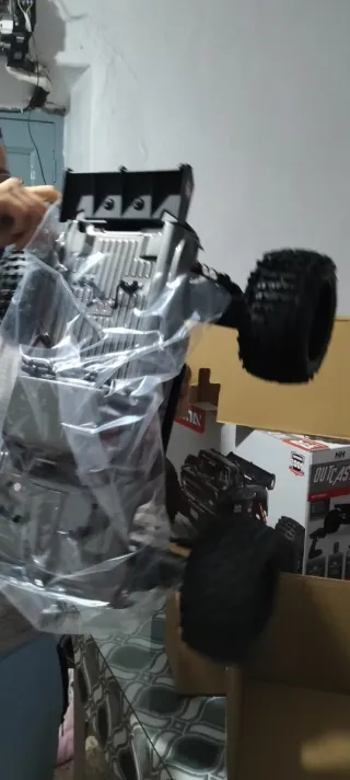 Vendo o cambio Coche RC Arrma Outcast 4S 2025