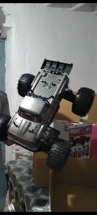 Vendo o cambio Coche RC Arrma Outcast 4S 2025