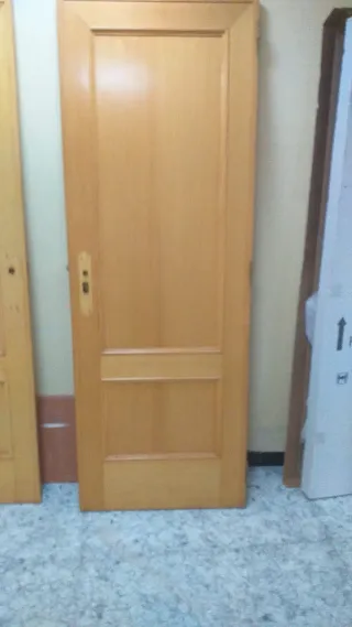 Puerta de madera interior