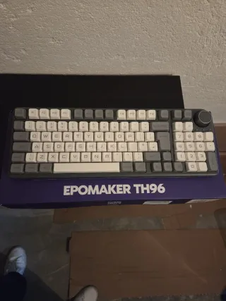 Tastiera EPOMAKER TH96 ISO Hot Swap 2.4G/BT