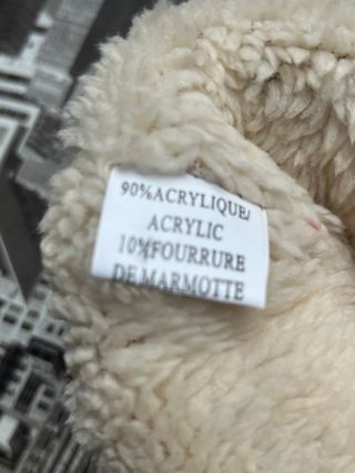 Gorro de lana con pompón marrón