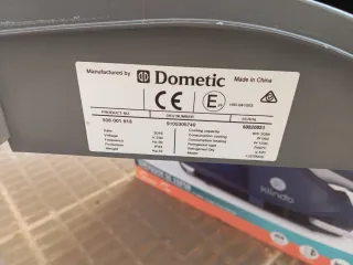 Dometic techo FJ2200 en perfecto estado.